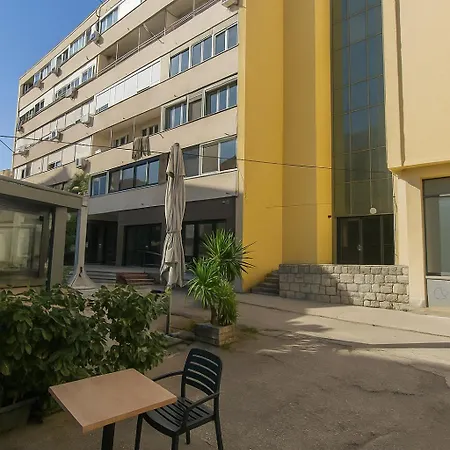 Side By Side Apartments Split Exterior photo