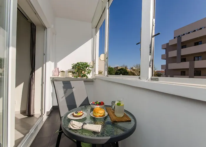 Side By Side Apartments