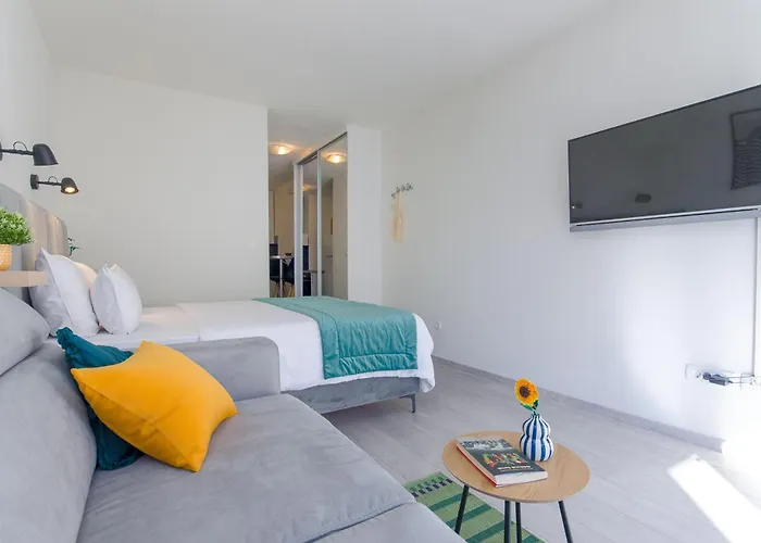 Side By Side Apartments