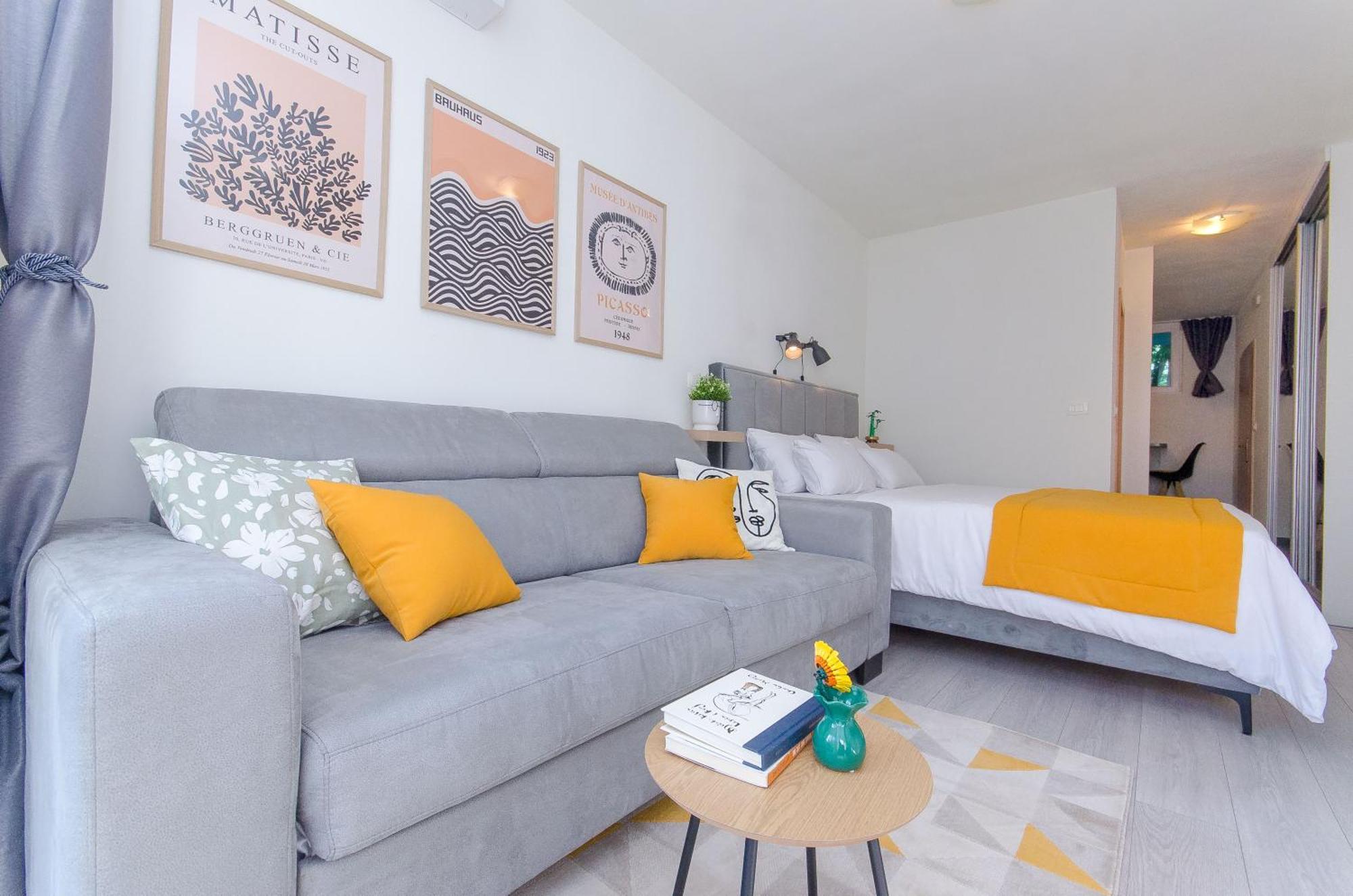 Side By Side Apartma Split