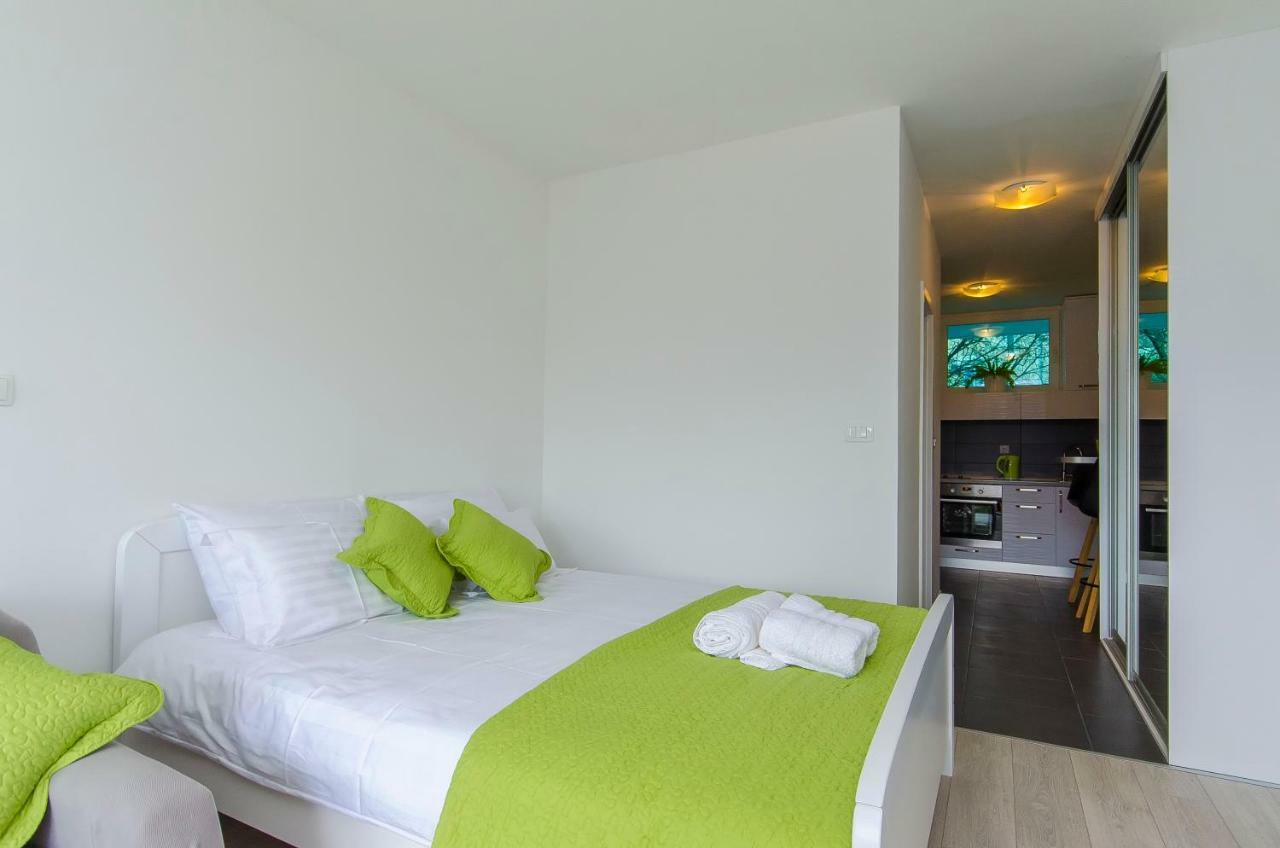 Side By Side Apartma
