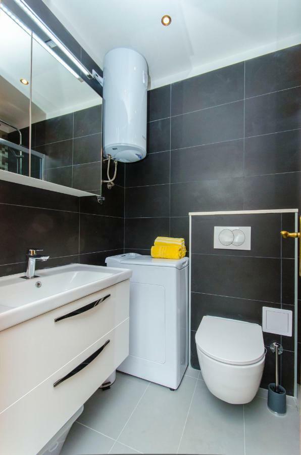 Side By Side Apartma
