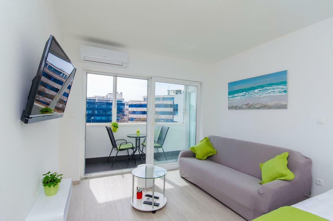 Apartma Side By Side